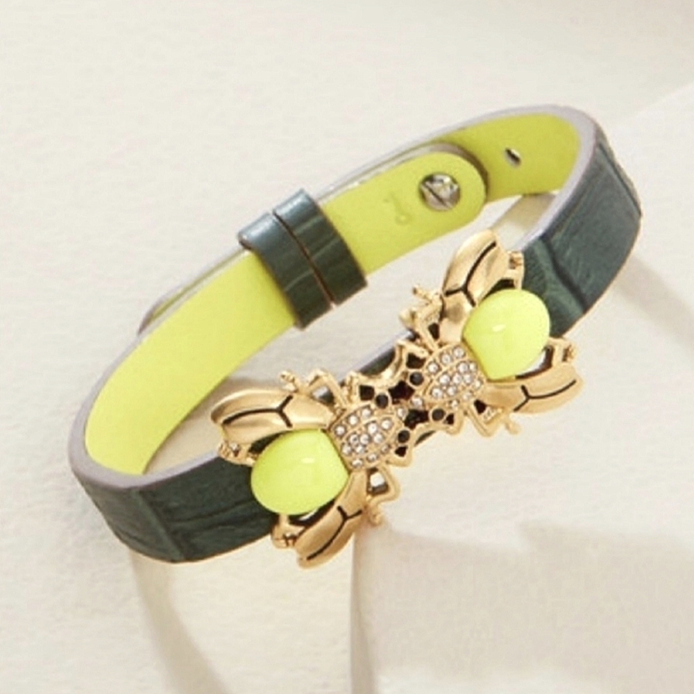 NWT Stella & Dot Keep Collective Buzz Thrill Gold Charm